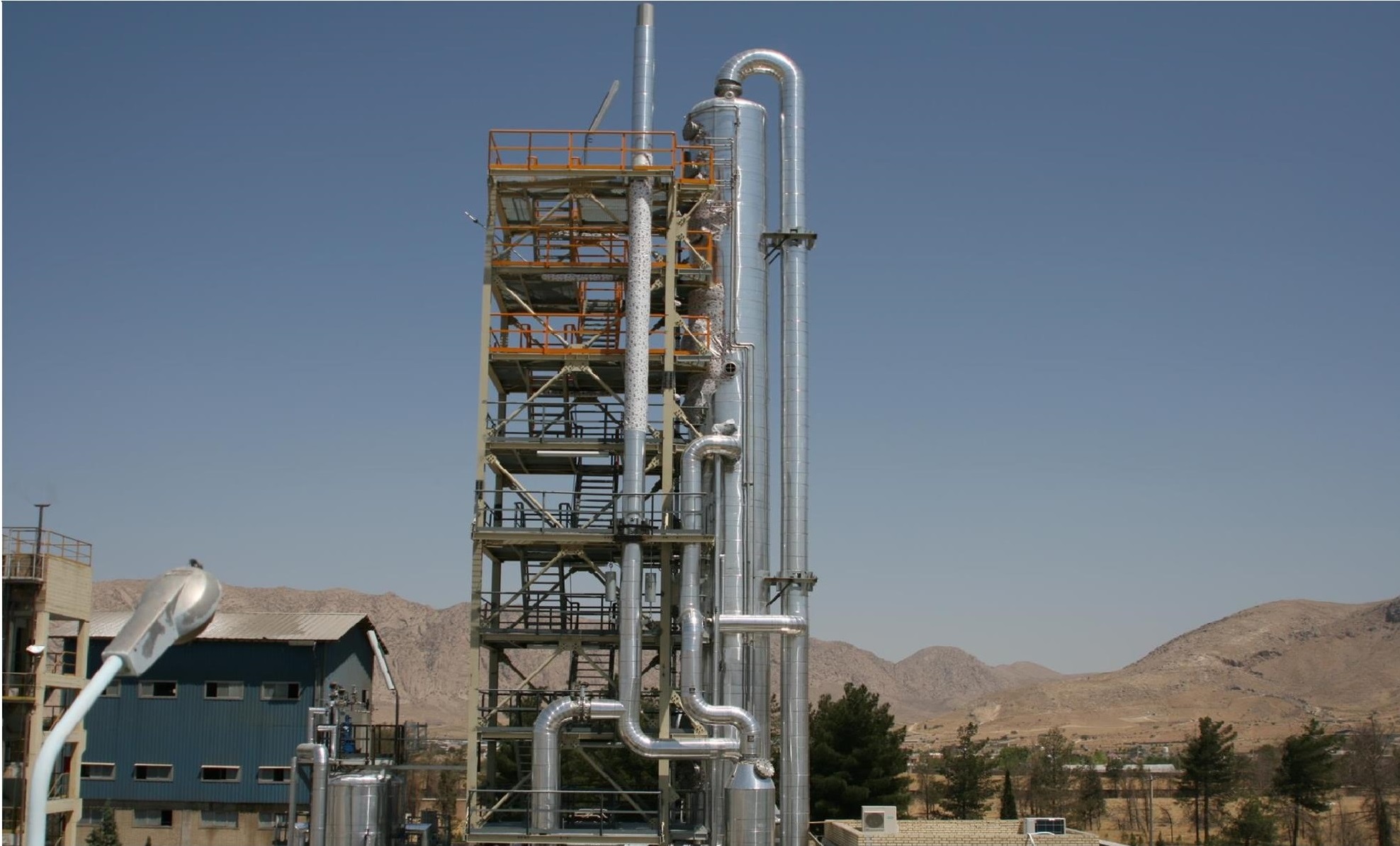 نصب تجهیزات برقی و مکانیکال در صنایع شیمیایی فارس